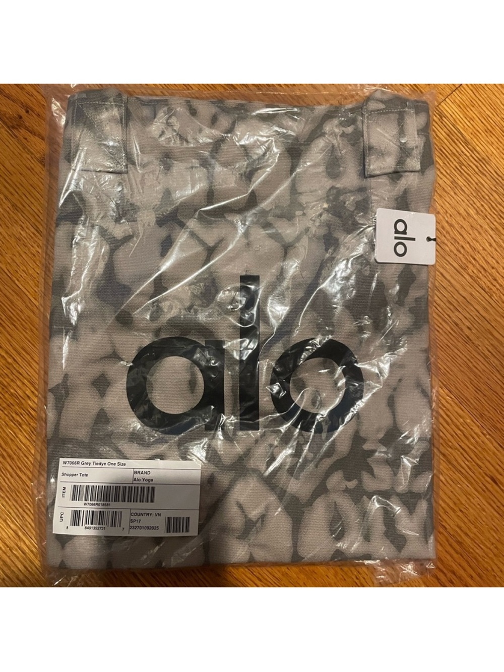 ALO Yoga Gray Tote Bay